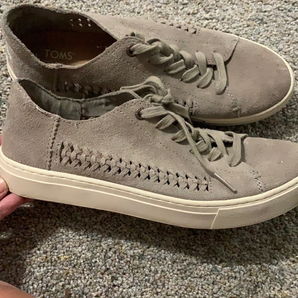 TOMS suede 7.5 sneakers